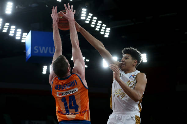 球场上的领 球场上的领