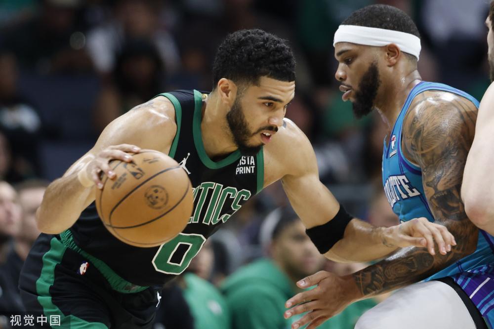 球迷们议论 球迷们议论